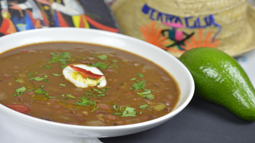 Sopa de frijoles (Nicaraguan-stile bean soup)