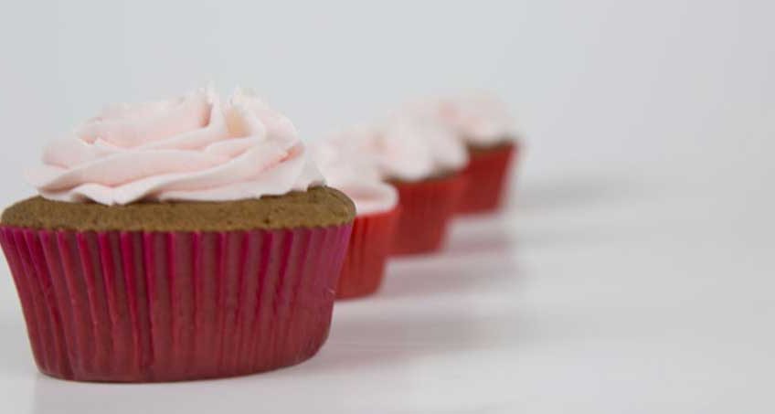 Strawberries Cupcakes, Brown Sugar and Rose Liquor Frosting